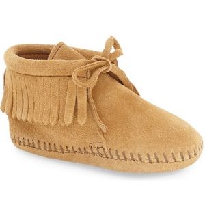 Minnetonka baby fringe booties size 1
